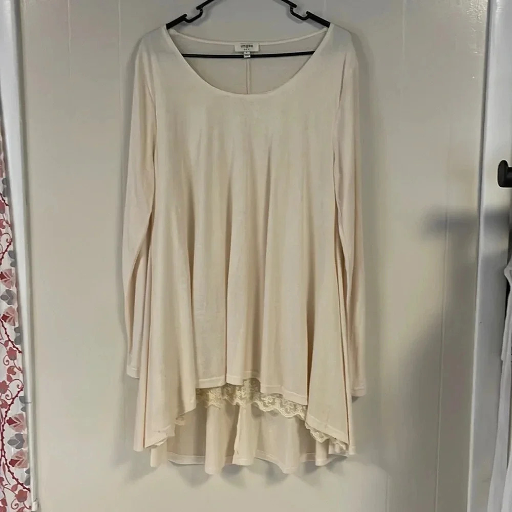 Ungee Oversized knit Tunic Women’s L.        Cream color/ with Lace High/Low
